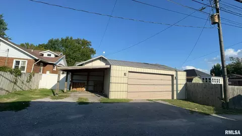 605 S 14th St, Herrin, IL 62948 photo 5