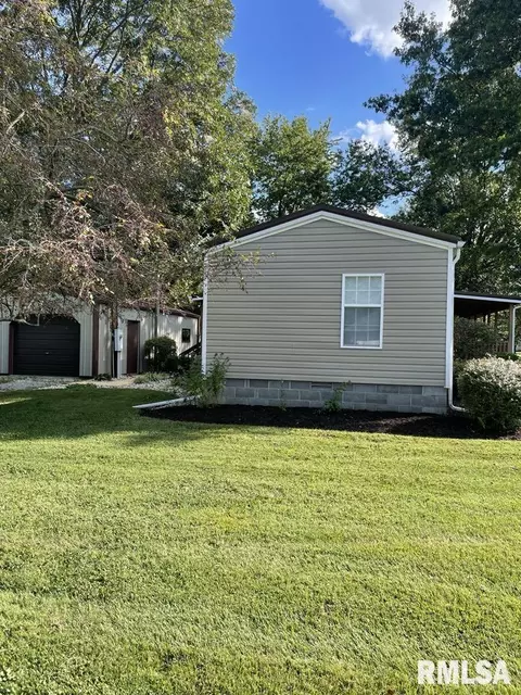 503 E Matthew St, Sesser, IL 62884 photo 3