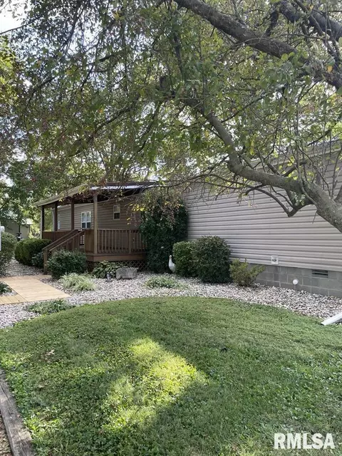 503 E Matthew St, Sesser, IL 62884 photo 2