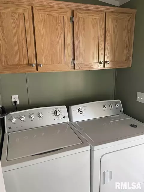 503 E Matthew St, Sesser, IL 62884 photo 8