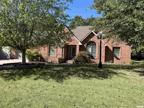 1702 Reveille Dr, Marion, IL 62959