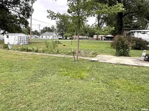 616 E 12th St, Centralia, IL 62801 photo 9