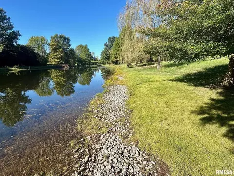 000 Red Cedar Ln, Murphysboro, IL 62966