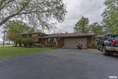 2022 W Main St, Salem, IL 62881