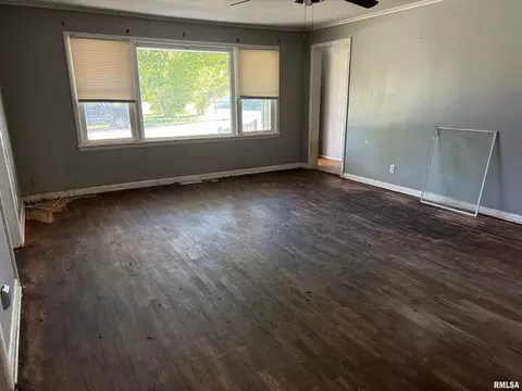 529 E Smith St, Benton, IL 62812 photo 15