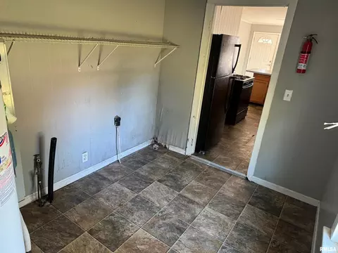 529 E Smith St, Benton, IL 62812 photo 12