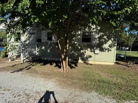 529 E Smith St, Benton, IL 62812 photo 19