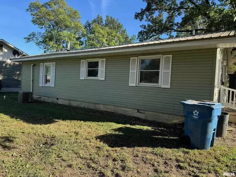 529 E Smith St, Benton, IL 62812 photo 17