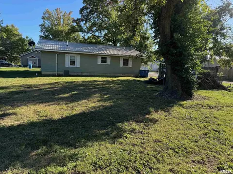 529 E Smith St, Benton, IL 62812 photo 18