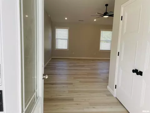 301 Olivia Dr, Marion, IL 62959 photo 4