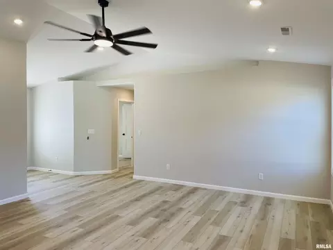 301 Olivia Dr, Marion, IL 62959 photo 5