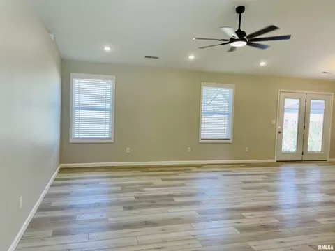 301 Olivia Dr, Marion, IL 62959 photo 6