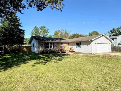 602 Wedgewood Ln, Carbondale, IL 62901