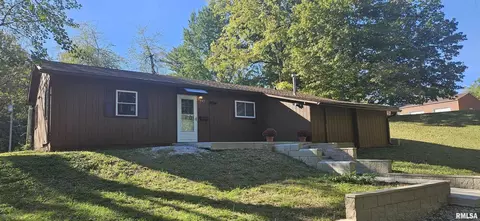 447 N 8th St, Murphysboro, IL 62966