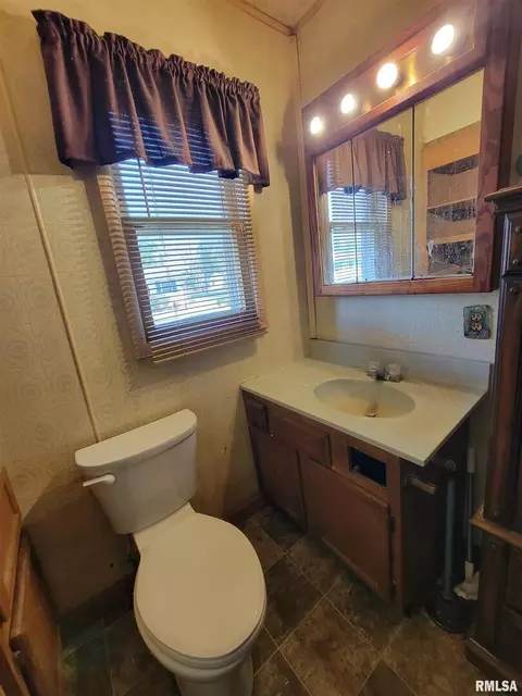 909 E 3rd St, Flora, IL 62839 photo 26