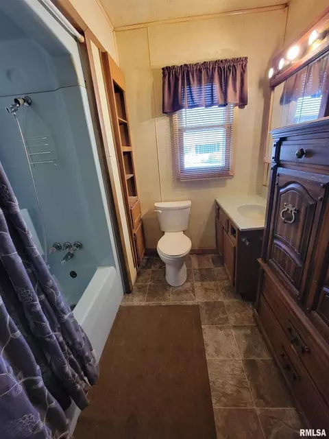 909 E 3rd St, Flora, IL 62839 photo 24