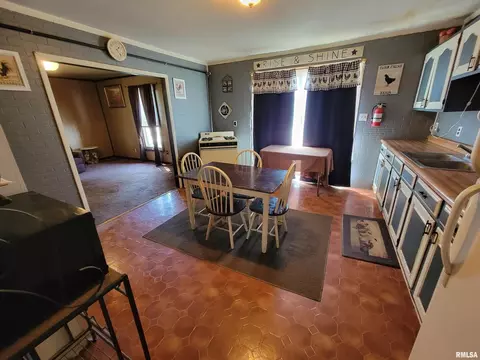 909 E 3rd St, Flora, IL 62839 photo 11