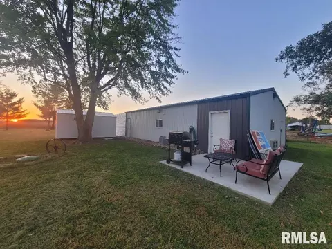 5888 County Road 1150 E Rd, Mcleansboro, IL 62859