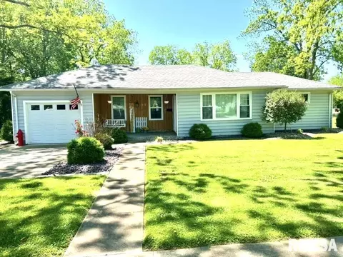 1410 Franklin St, Carlyle, IL 62231