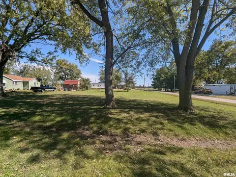 4332 Sycamore St, Salem, IL 62881