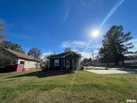 802 E Main St, Benton, IL 62812 photo 9