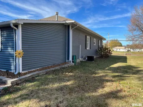 802 E Main St, Benton, IL 62812 photo 19
