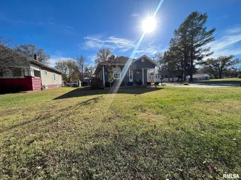 802 E Main St, Benton, IL 62812 photo 13