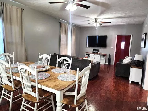 802 E Main St, Benton, IL 62812 photo 20