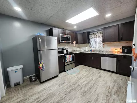 802 E Main St, Benton, IL 62812 photo 21