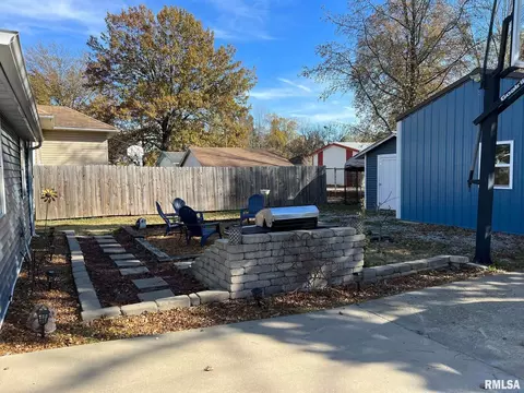 802 E Main St, Benton, IL 62812 photo 18