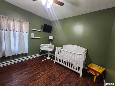 802 E Main St, Benton, IL 62812 photo 27