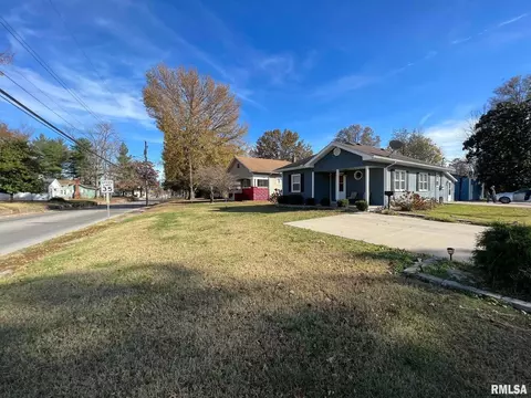 802 E Main St, Benton, IL 62812 photo 12