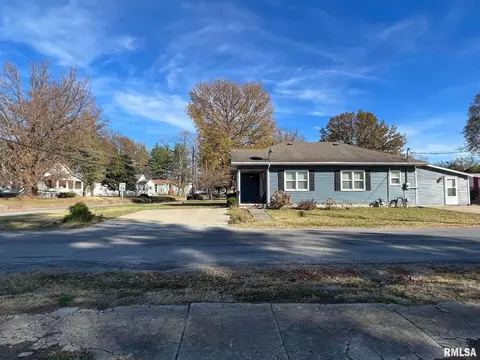 802 E Main St, Benton, IL 62812 photo 16