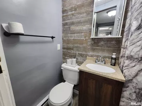 802 E Main St, Benton, IL 62812 photo 30