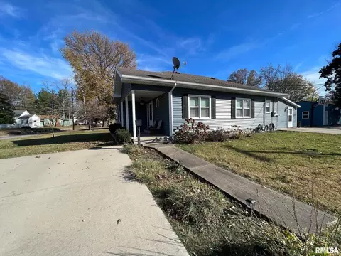 802 E Main St, Benton, IL 62812 photo 15