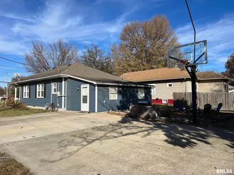 802 E Main St, Benton, IL 62812 photo 14