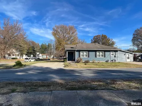 802 E Main St, Benton, IL 62812 photo 17