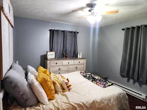 802 E Main St, Benton, IL 62812 photo 23