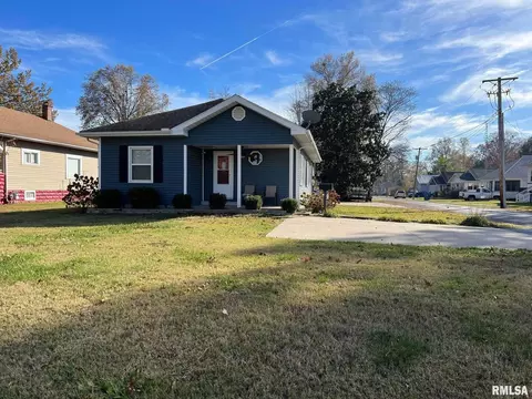 802 E Main St, Benton, IL 62812 photo 3