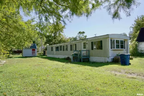 108 S 5th St, Elkville, IL 62932