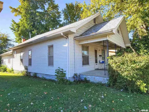 532 E 2nd St, Flora, IL 62839