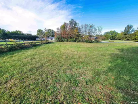 4788 N Holly Rd, Olney, IL 62450