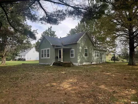 7788 Mcleansboro St, Benton, IL 62812