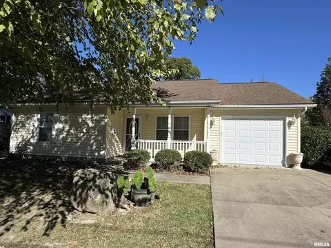 1808 W Chestnut St, Marion, IL 62959