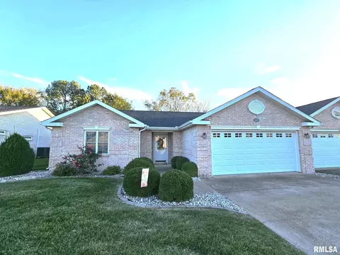 607 Lake Harbor Dr, Marion, IL 62959