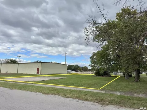109 E Poplar St, West Frankfort, IL 62896