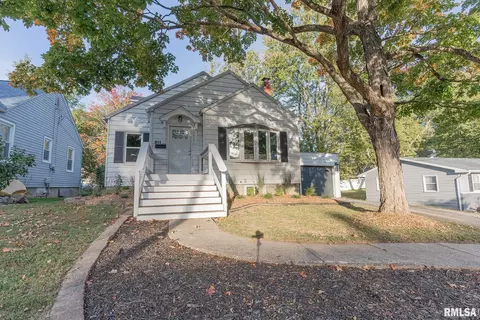 811 N College St, Salem, IL 62881
