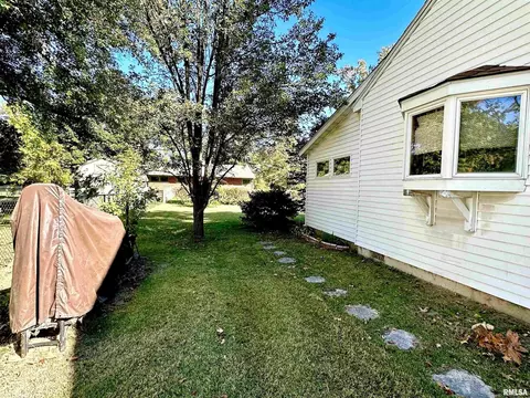 2 Charles Dr, Centralia, IL 62801 photo 5