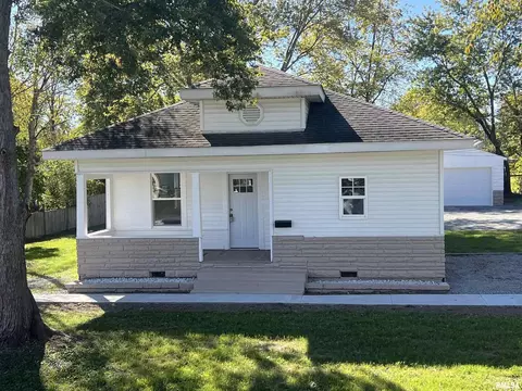 1613 W Chestnut St, Marion, IL 62959