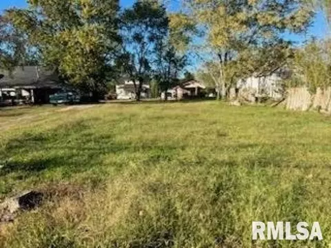 1204 E St Louis St, West Frankfort, IL 62896